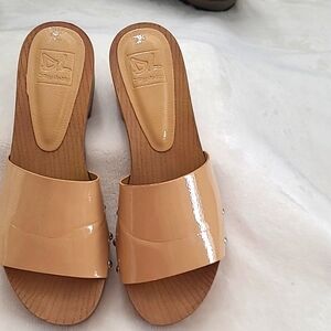 DIRTY LAUNDRY LIGHT TAN SANDALS SZ 7